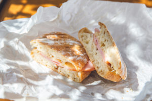 イートイン、テイクアウトメニューのHOT SADWITCH(ホットサンド）の写真| 港区 南青山のパン屋 BARTIZAN BREAD FACTORY